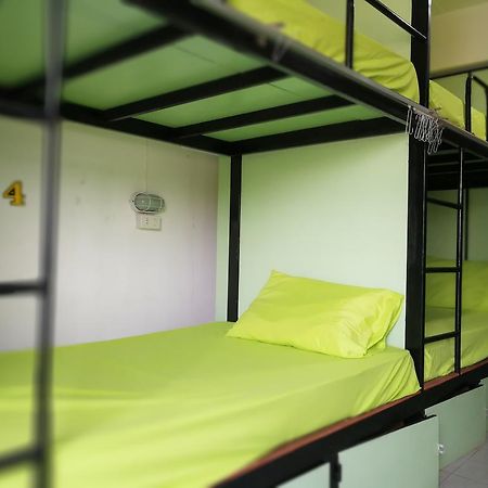 Zoe Hostel Чиангмай Екстериор снимка