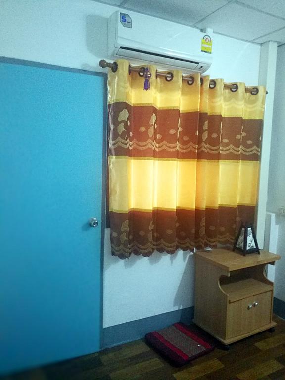 Zoe Hostel Чиангмай Екстериор снимка